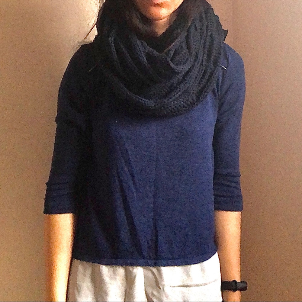 C.C. Navy blue cable knit infinity scarf - Picture 2 of 4